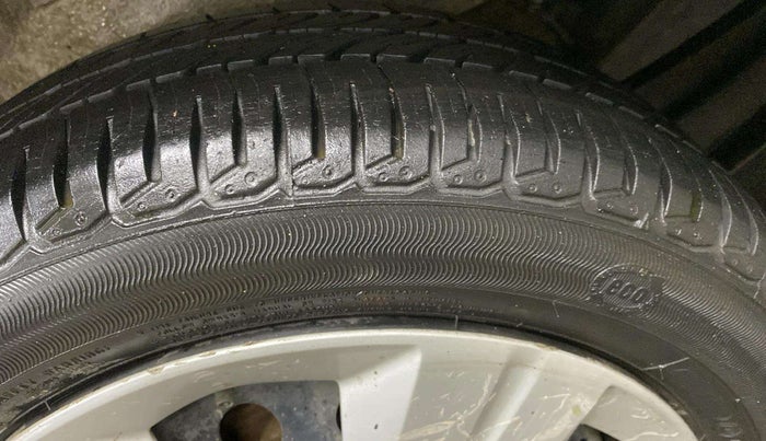 2016 Maruti Wagon R 1.0 VXI AMT, Petrol, Automatic, 43,399 km, Right Rear Tyre Tread