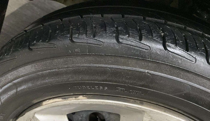 2016 Maruti Wagon R 1.0 VXI AMT, Petrol, Automatic, 43,399 km, Left Front Tyre Tread