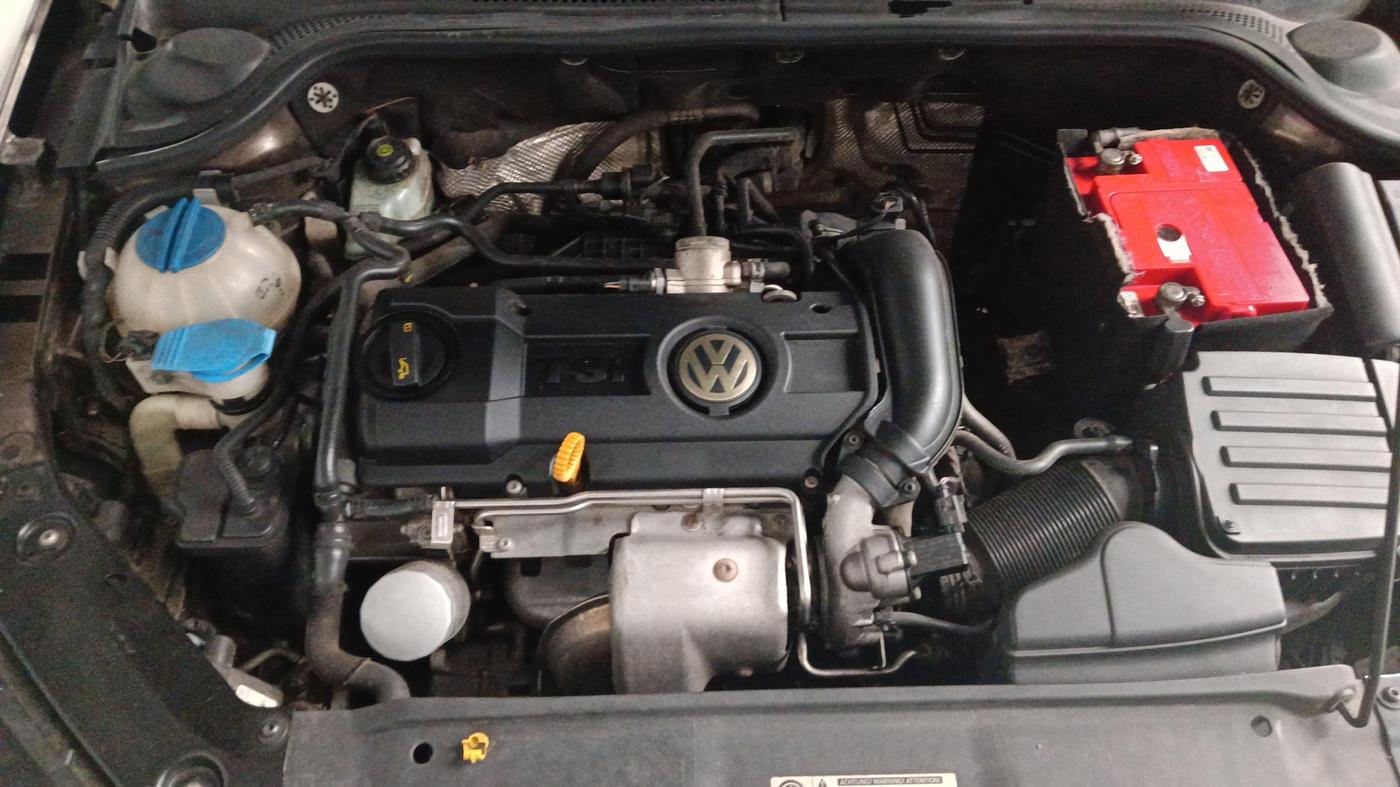 2015 Volkswagen Jetta COMFORTLINE TSI, Petrol, Manual, 90,207 km, Engine View