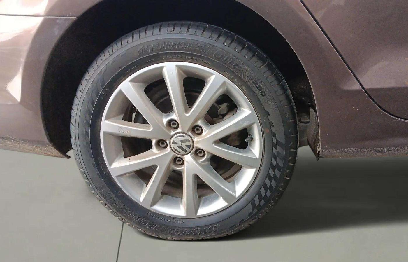 2015 Volkswagen Jetta COMFORTLINE TSI, Petrol, Manual, 90,207 km, Right Rear Wheel