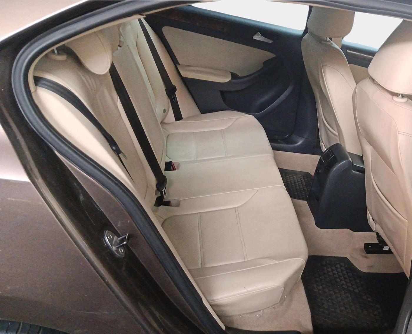 2015 Volkswagen Jetta COMFORTLINE TSI, Petrol, Manual, 90,207 km, Right Side Rear Door Cabin