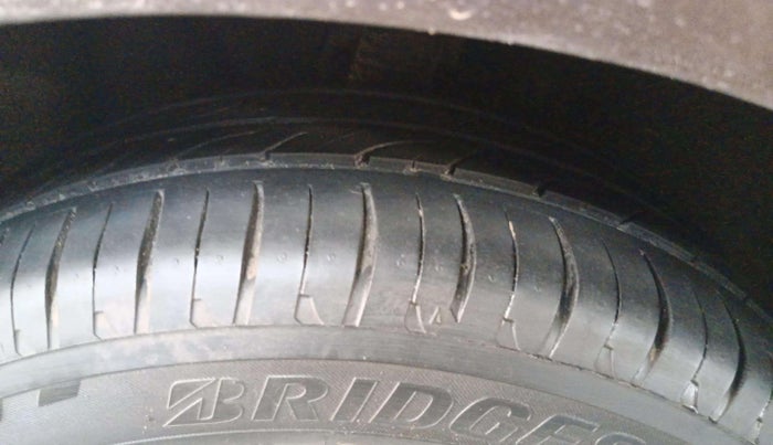 2015 Volkswagen Jetta COMFORTLINE TSI, Petrol, Manual, 90,207 km, Left Rear Tyre Tread