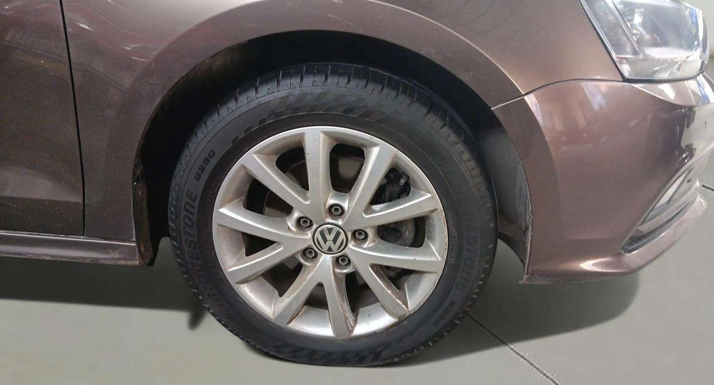 2015 Volkswagen Jetta COMFORTLINE TSI, Petrol, Manual, 90,207 km, Right Front Wheel