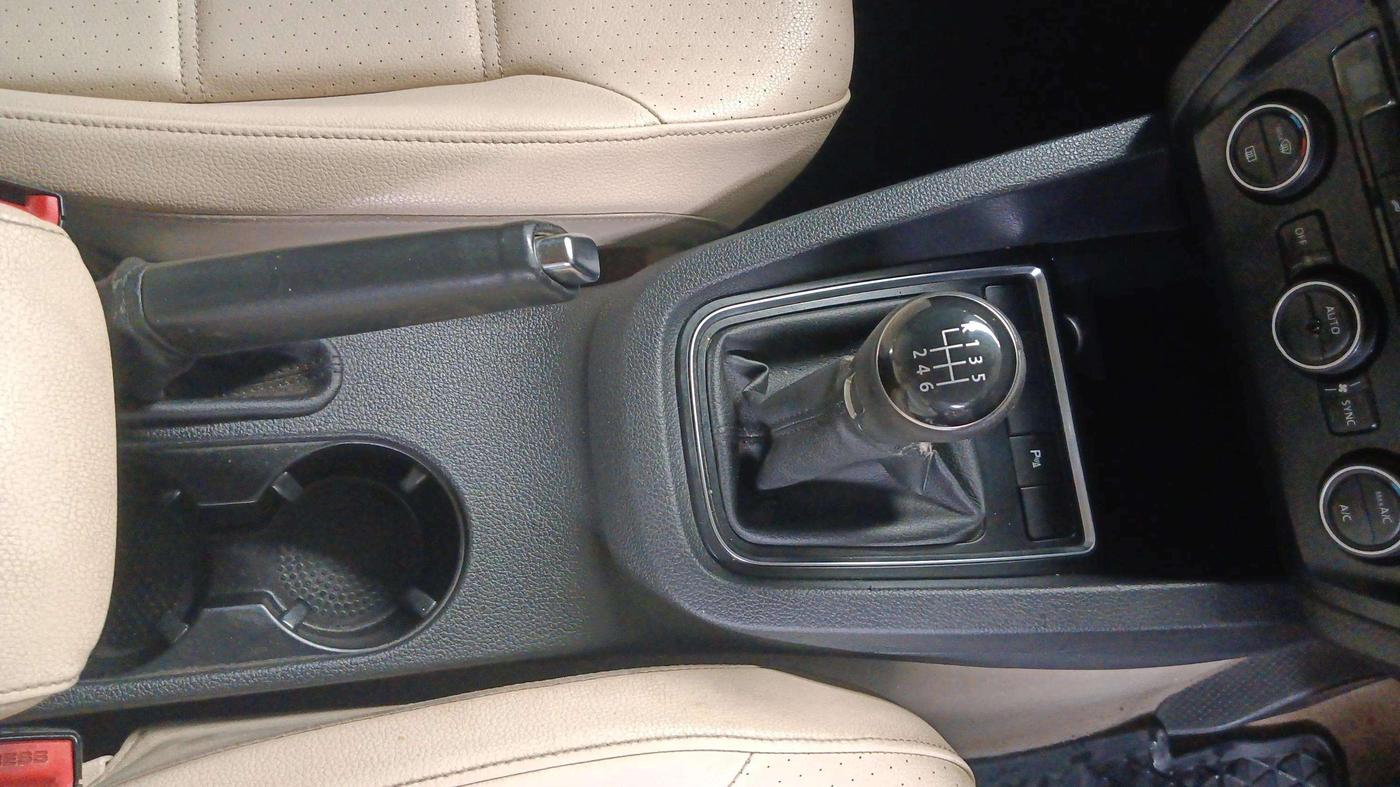 2015 Volkswagen Jetta COMFORTLINE TSI, Petrol, Manual, 90,207 km, Gear Lever
