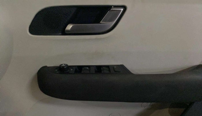 2022 Tata ALTROZ XZ PETROL, Petrol, Manual, 21,200 km, Driver Side Door Panels Control
