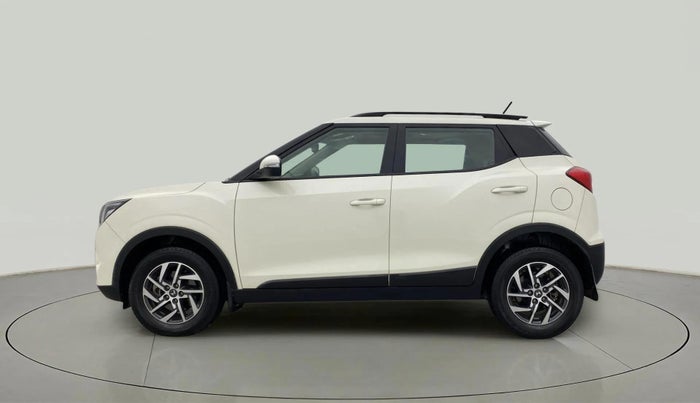 2023 Mahindra XUV300 W8 (O) 1.2 PETROL, Petrol, Manual, 18,041 km, Left Side