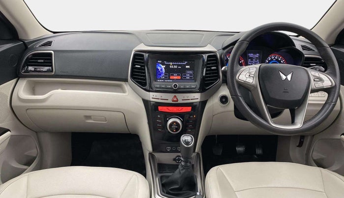 2023 Mahindra XUV300 W8 (O) 1.2 PETROL, Petrol, Manual, 18,041 km, Dashboard