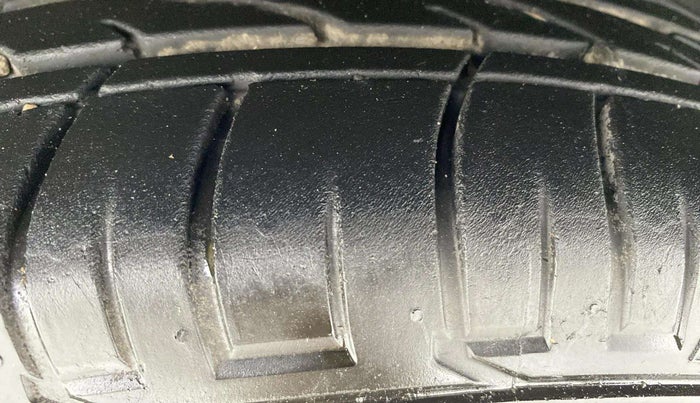 2023 Mahindra XUV300 W8 (O) 1.2 PETROL, Petrol, Manual, 18,041 km, Left Front Tyre Tread