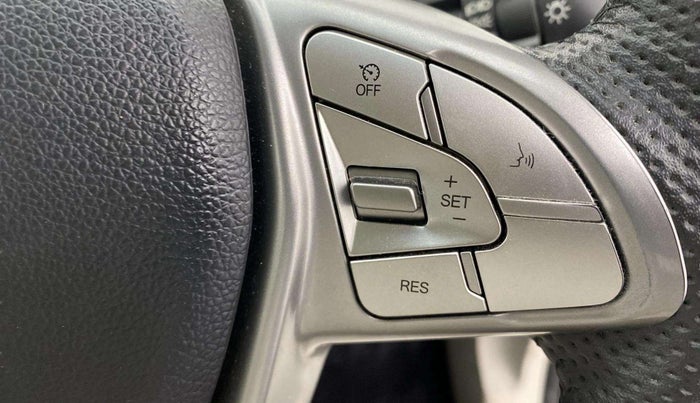 2023 Mahindra XUV300 W8 (O) 1.2 PETROL, Petrol, Manual, 18,041 km, Adaptive Cruise Control