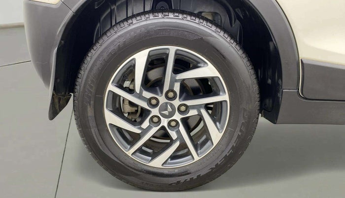 2023 Mahindra XUV300 W8 (O) 1.2 PETROL, Petrol, Manual, 18,041 km, Right Rear Wheel