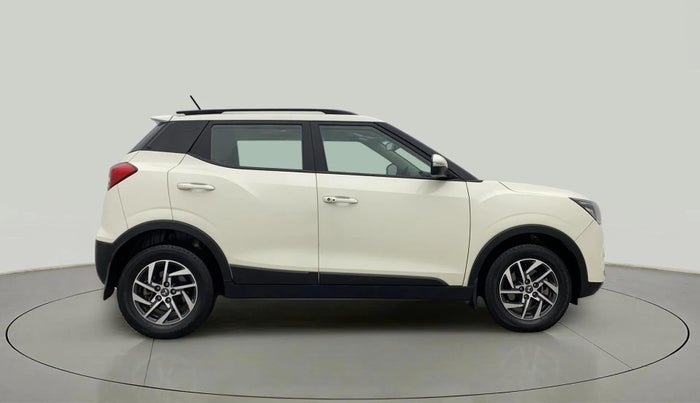 2023 Mahindra XUV300 W8 (O) 1.2 PETROL, Petrol, Manual, 18,041 km, Right Side View