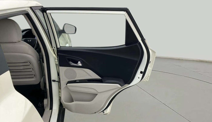 2023 Mahindra XUV300 W8 (O) 1.2 PETROL, Petrol, Manual, 18,041 km, RHS Rear Door
