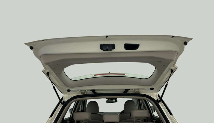 2023 Mahindra XUV300 W8 (O) 1.2 PETROL, Petrol, Manual, 18,041 km, Boot Door Open
