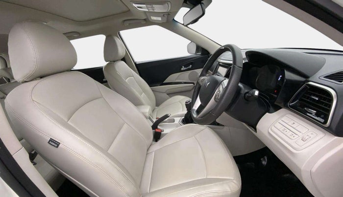 2023 Mahindra XUV300 W8 (O) 1.2 PETROL, Petrol, Manual, 18,041 km, Right Side Front Door Cabin