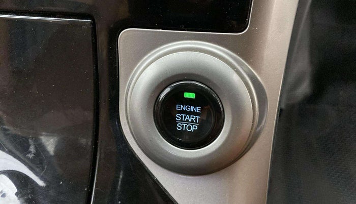 2018 Mahindra XUV500 W11 AT, Diesel, Automatic, 1,04,037 km, Keyless Start/ Stop Button