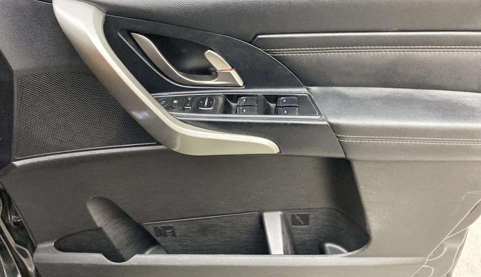 2018 Mahindra XUV500 W11 AT, Diesel, Automatic, 1,04,037 km, Driver Side Door Panels Control