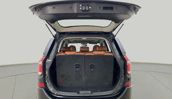 2018 Mahindra XUV500 W11 AT, Diesel, Automatic, 1,04,037 km, Boot Open Zoomed View