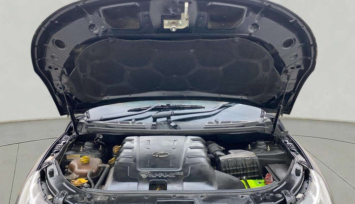 2018 Mahindra XUV500 W11 AT, Diesel, Automatic, 1,04,037 km, Open Bonet