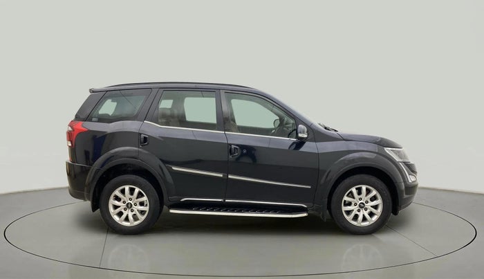 2018 Mahindra XUV500 W11 AT, Diesel, Automatic, 1,04,037 km, Right Side View