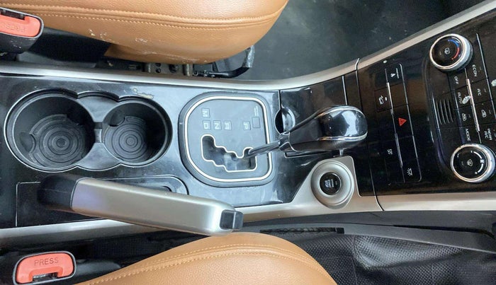 2018 Mahindra XUV500 W11 AT, Diesel, Automatic, 1,04,037 km, Gear Lever