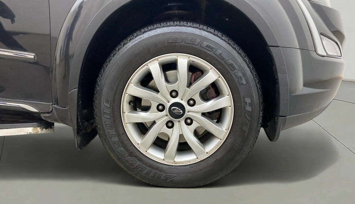 2018 Mahindra XUV500 W11 AT, Diesel, Automatic, 1,04,037 km, Right Front Wheel
