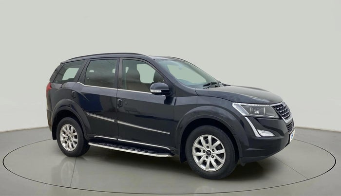 2018 Mahindra XUV500 W11 AT, Diesel, Automatic, 1,04,037 km, Right Front Diagonal
