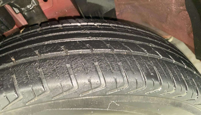 2016 Renault Kwid RXT 1.0, Petrol, Manual, 29,879 km, Left Front Tyre Tread