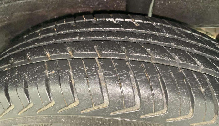 2016 Renault Kwid RXT 1.0, Petrol, Manual, 29,879 km, Left Rear Tyre Tread
