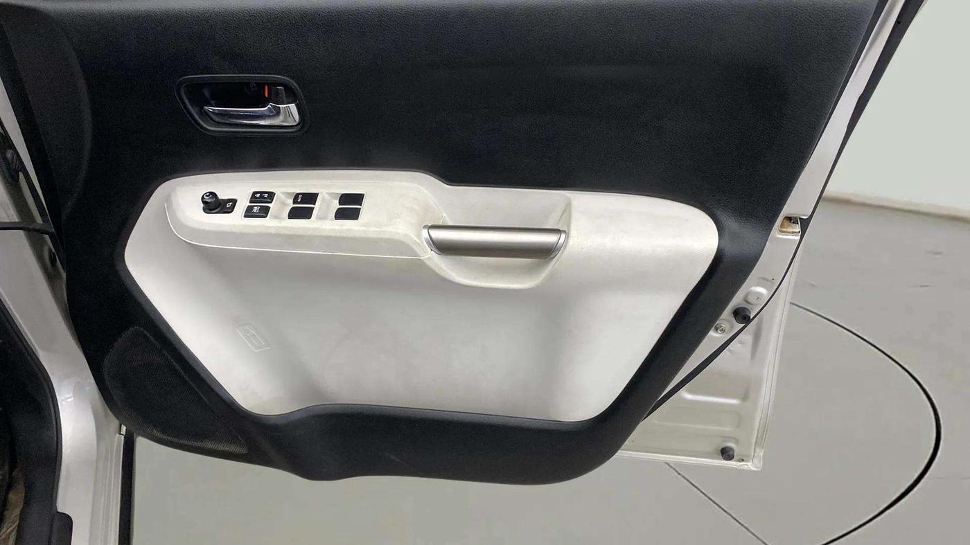 2019 Maruti IGNIS ZETA 1.2 AMT, Petrol, Automatic, 75,095 km, Driver Side Door Panels Control