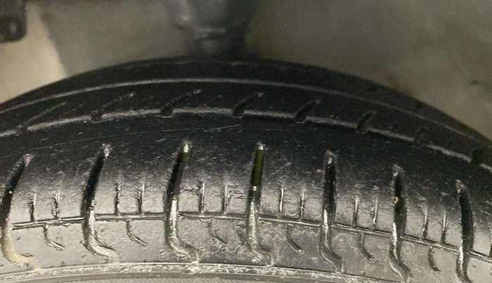 2016 Hyundai Eon ERA +, Petrol, Manual, 16,257 km, Left Front Tyre Tread