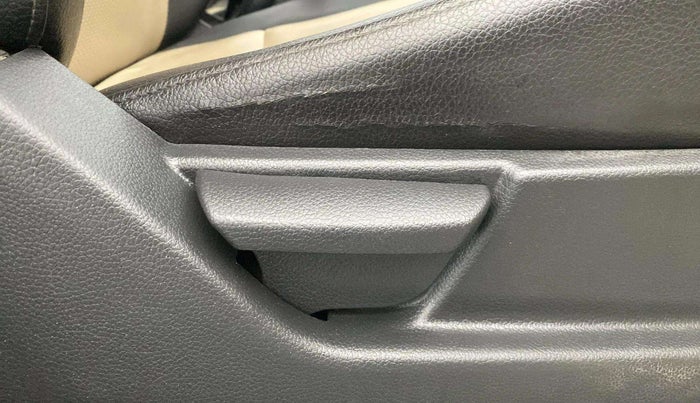 2016 Hyundai Eon ERA +, Petrol, Manual, 16,257 km, Driver Side Adjustment Panel