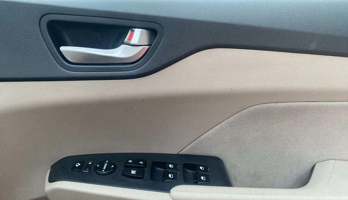 2020 Hyundai Verna SX 1.5 VTVT, Petrol, Manual, 36,380 km, Driver Side Door Panels Control