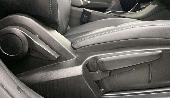 2021 Tata ALTROZ XZ PLUS PETROL DARK EDITION, Petrol, Manual, 3,946 km, Driver Side Adjustment Panel
