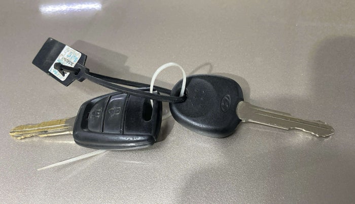 2019 Hyundai NEW SANTRO SPORTZ CNG, CNG, Manual, 81,456 km, Key Close Up
