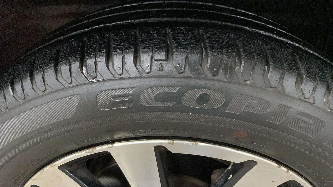 2015 Toyota Etios CROSS 1.2 G, Petrol, Manual, 82,646 km, Right Front Tyre Tread