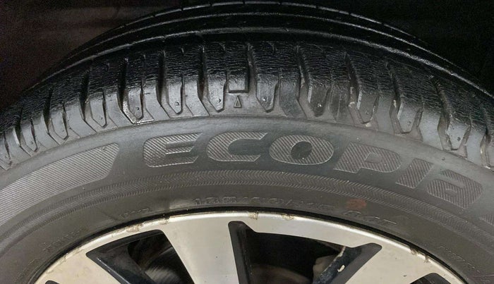 2015 Toyota Etios CROSS 1.2 G, Petrol, Manual, 82,646 km, Right Front Tyre Tread