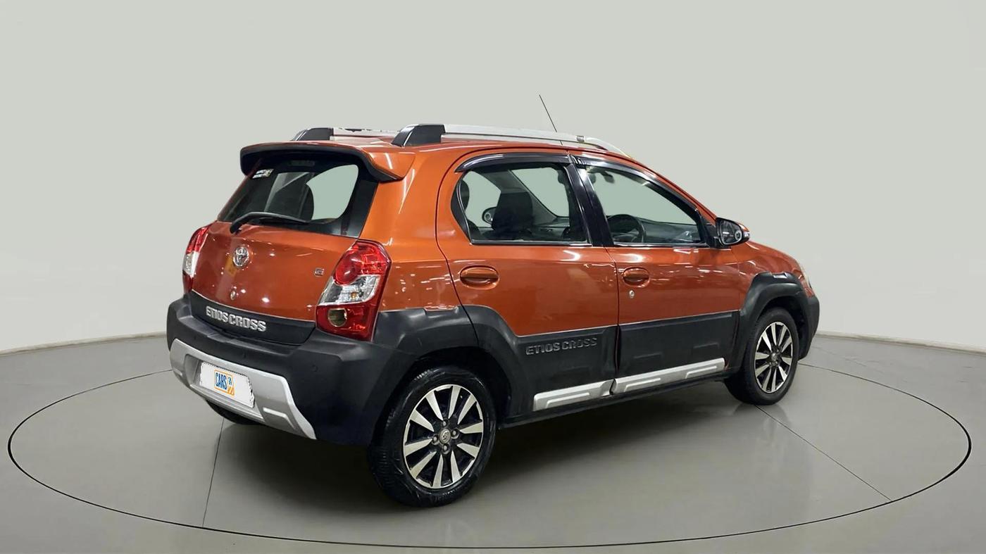 2015 Toyota Etios CROSS 1.2 G, Petrol, Manual, 82,646 km, Right Back Diagonal