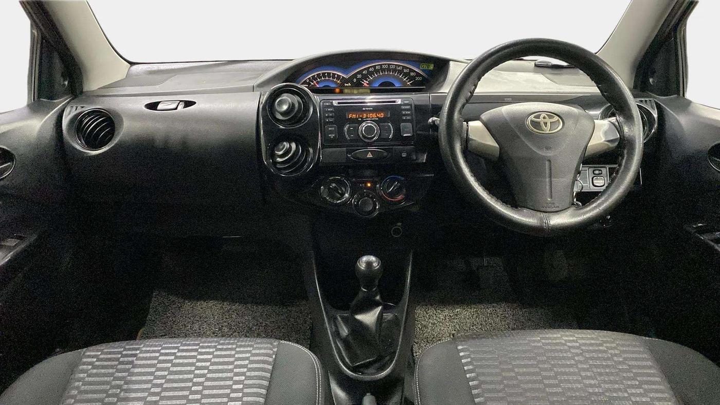 2015 Toyota Etios CROSS 1.2 G, Petrol, Manual, 82,646 km, Dashboard