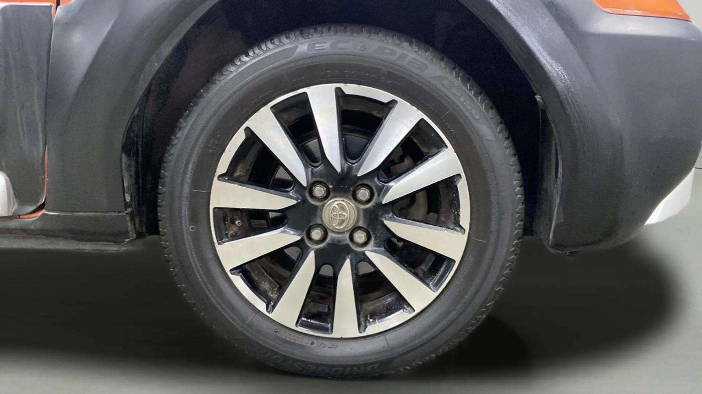 2015 Toyota Etios CROSS 1.2 G, Petrol, Manual, 82,646 km, Right Front Wheel