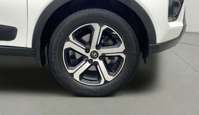 2022 Tata NEXON XZA PLUS (PREMIUM) DIESEL, Diesel, Automatic, 36,658 km, Right Front Wheel