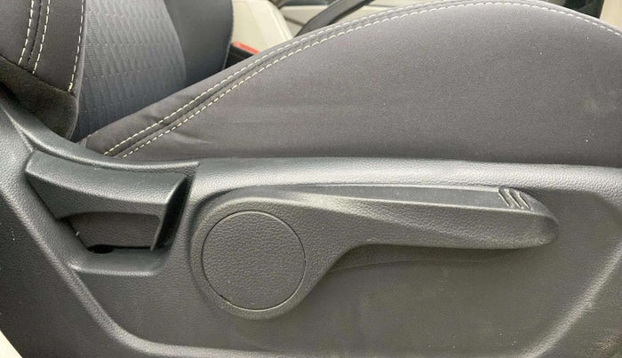 2020 Mahindra XUV300 W8 1.2 PETROL, Petrol, Manual, 22,399 km, Driver Side Adjustment Panel