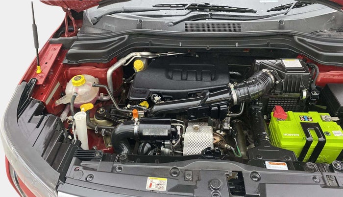 2020 Mahindra XUV300 W8 1.2 PETROL, Petrol, Manual, 22,399 km, Engine View - Right
