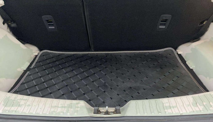 2020 Mahindra XUV300 W8 1.2 PETROL, Petrol, Manual, 22,399 km, Boot Open Zoomed View