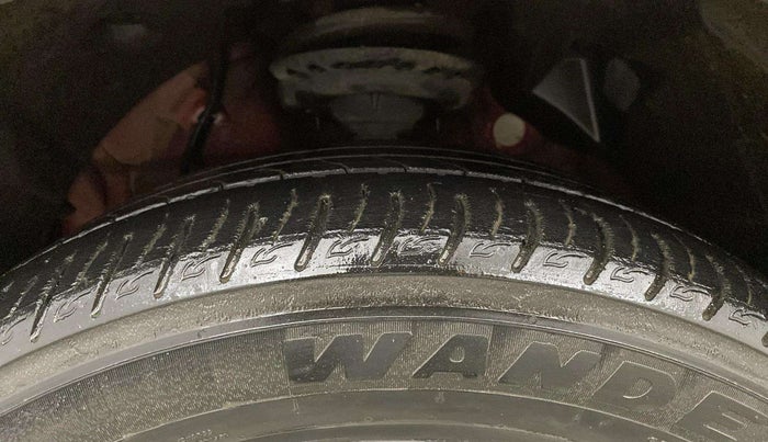 2020 Mahindra XUV300 W8 1.2 PETROL, Petrol, Manual, 22,399 km, Left Front Tyre Tread