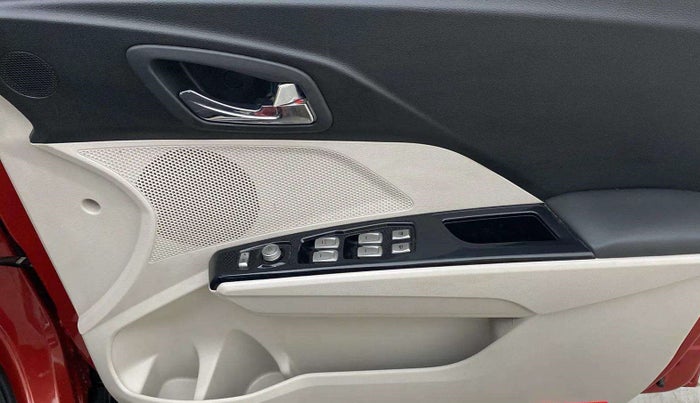 2020 Mahindra XUV300 W8 1.2 PETROL, Petrol, Manual, 22,399 km, Driver Side Door Panels Control