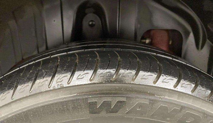 2020 Mahindra XUV300 W8 1.2 PETROL, Petrol, Manual, 22,399 km, Right Rear Tyre Tread