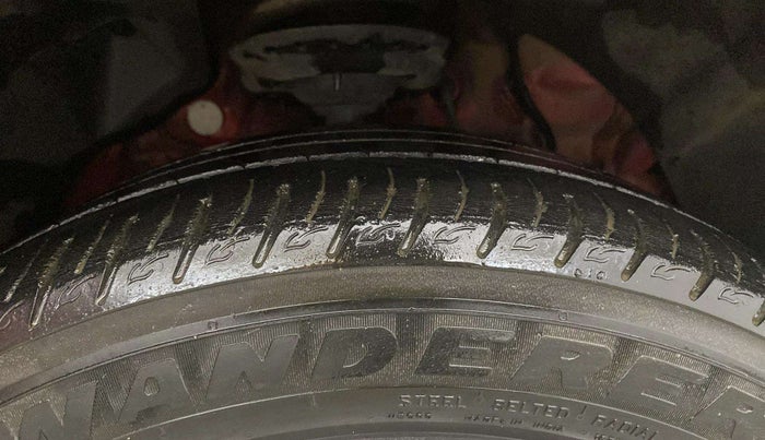 2020 Mahindra XUV300 W8 1.2 PETROL, Petrol, Manual, 22,399 km, Right Front Tyre Tread