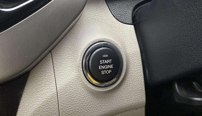 2020 Mahindra XUV300 W8 1.2 PETROL, Petrol, Manual, 22,399 km, Keyless Start/ Stop Button