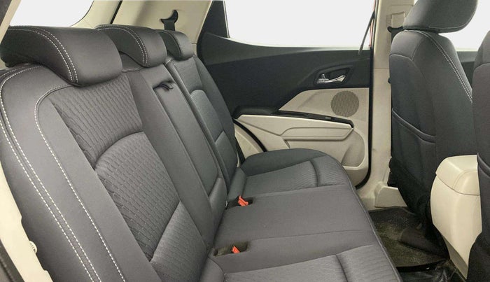 2020 Mahindra XUV300 W8 1.2 PETROL, Petrol, Manual, 22,399 km, Right Side Rear Door Cabin
