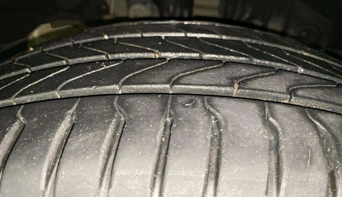2015 Ford Ecosport TITANIUM 1.5L PETROL AT, Petrol, Automatic, 70,358 km, Right Front Tyre Tread